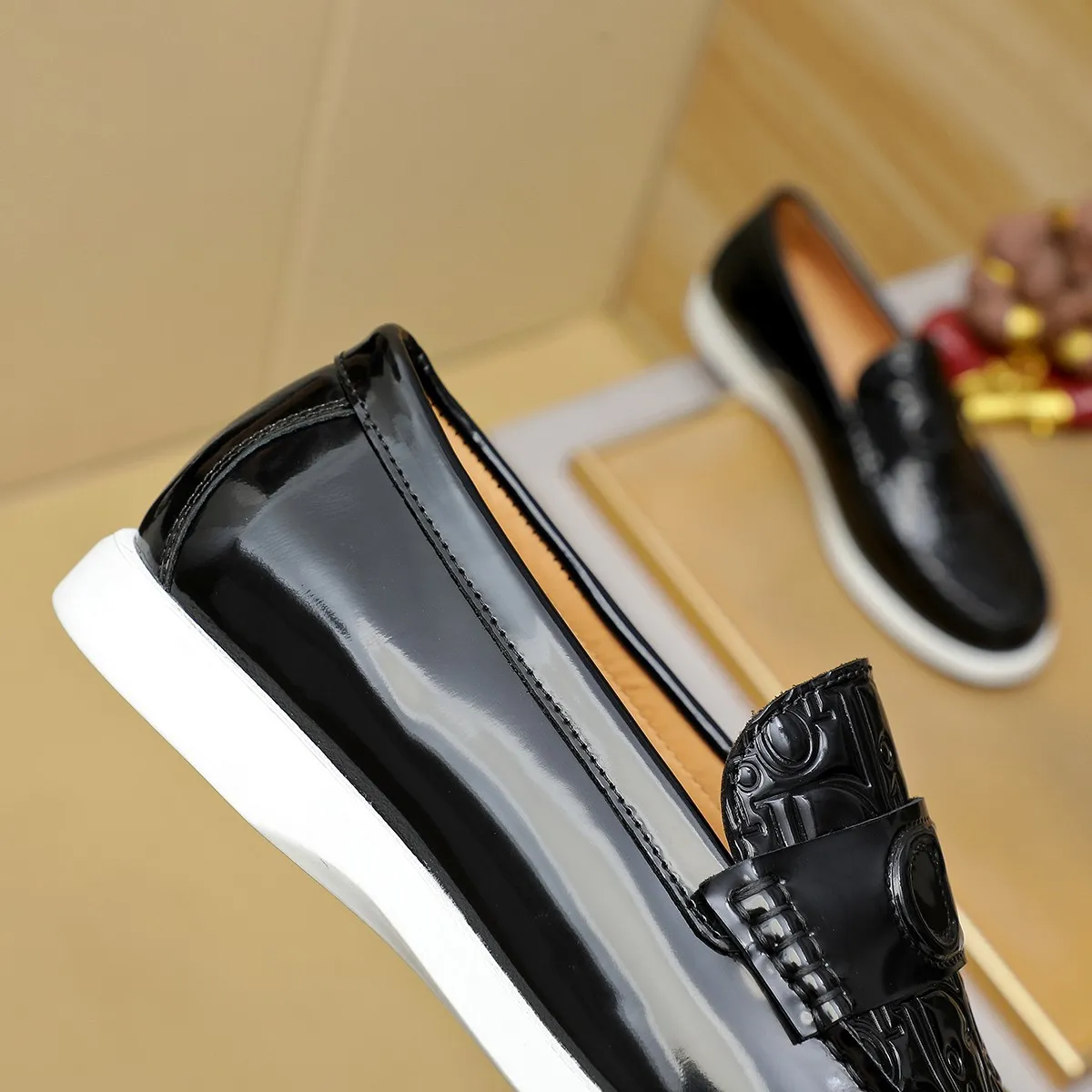Men's clothing and shoes 💰460 💰🔥[Dior] High-end top-notch 🔝 purchasing agent 🔍🔍The latest 🇺🇸 counters are on sale simultaneously, original Italian brand · brand totem cloth sewn with brand cloth label · paired with calfskin · (high-end, nobility and class) exquisite workmanship (cow Leather lining) Sole: Original two-color sole ⚠️outsole specially provided by the original factory. Comfortable, wear-resistant, non-slip, real-life photoshoot🎬The real thing is more beautiful🔍Color: Color optional💕💕Number of yards: 39-44 (customized at 38.45.46)...